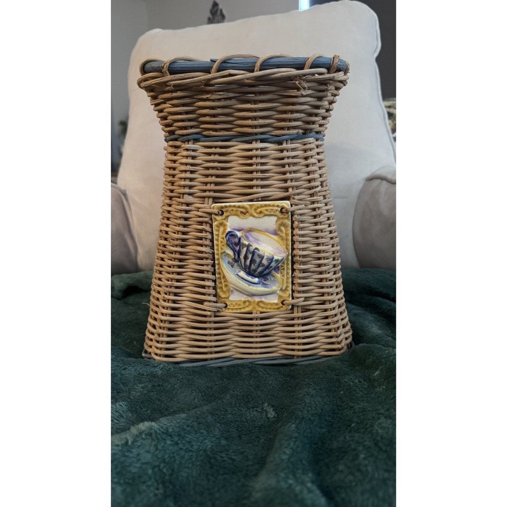 Vtg Wicker Basket With Teacup Tile Farmhouse Cottagecore GrannyCore Country